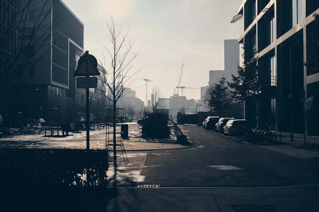 青岛家政服务价格对比：嘉暖家与市场主流清洁服务差异分析