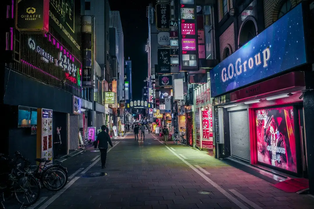 家庭保洁与老人护理服务对比：如何选择适合青岛家庭的方案